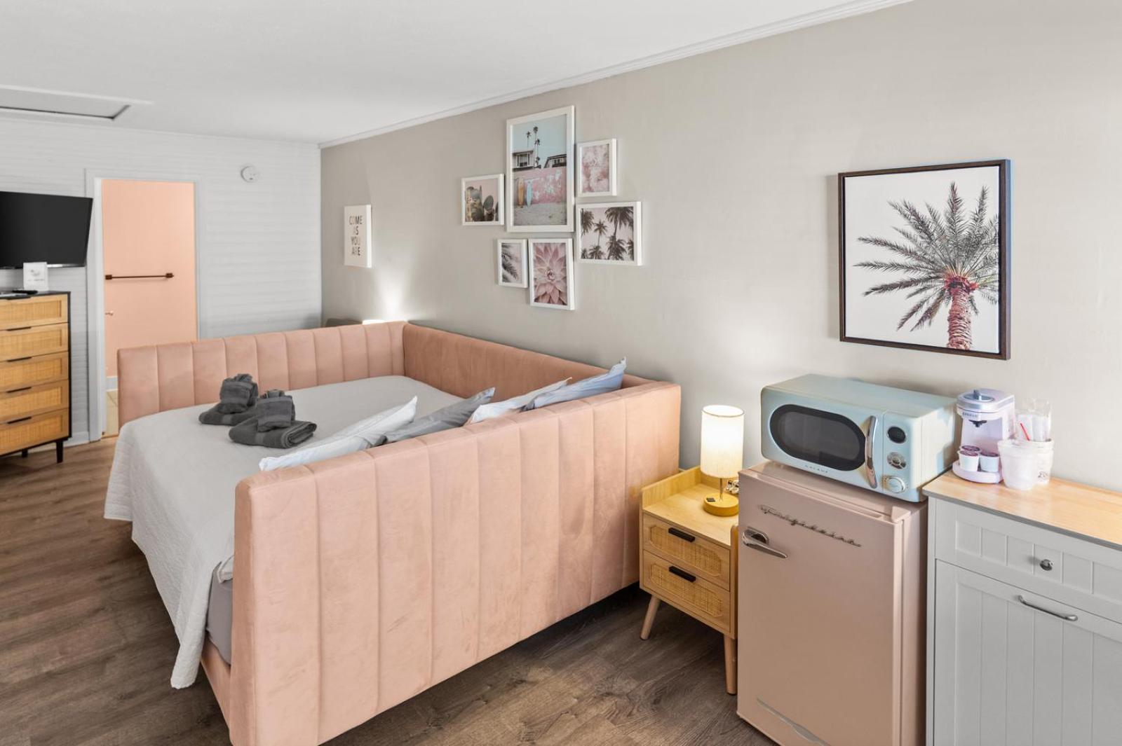 Hotel Dry Dock 2*