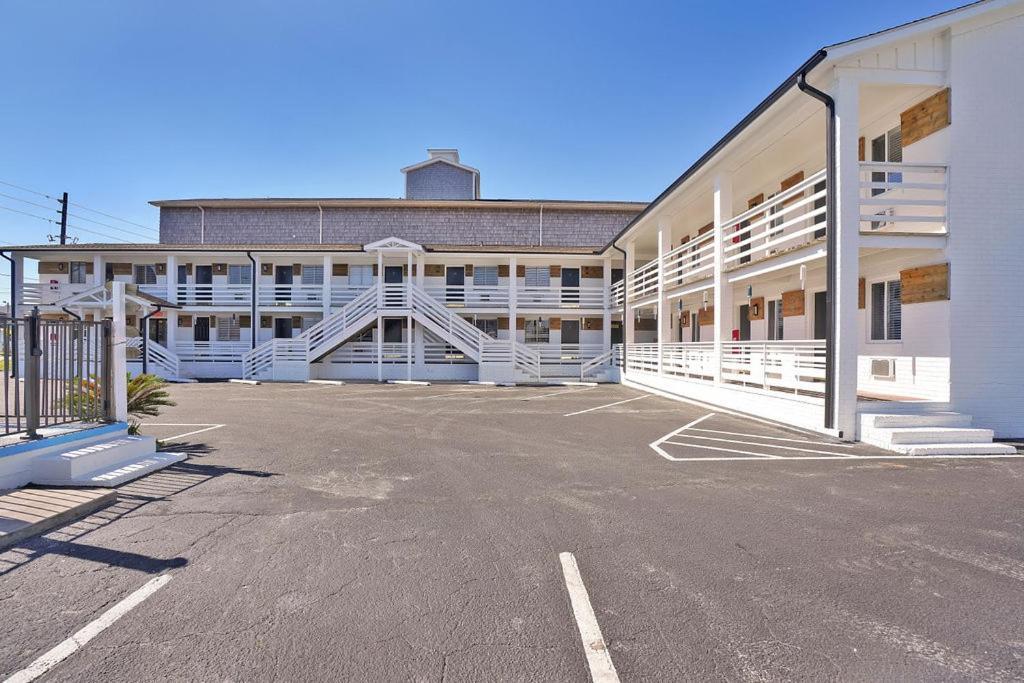 Hotel Dry Dock