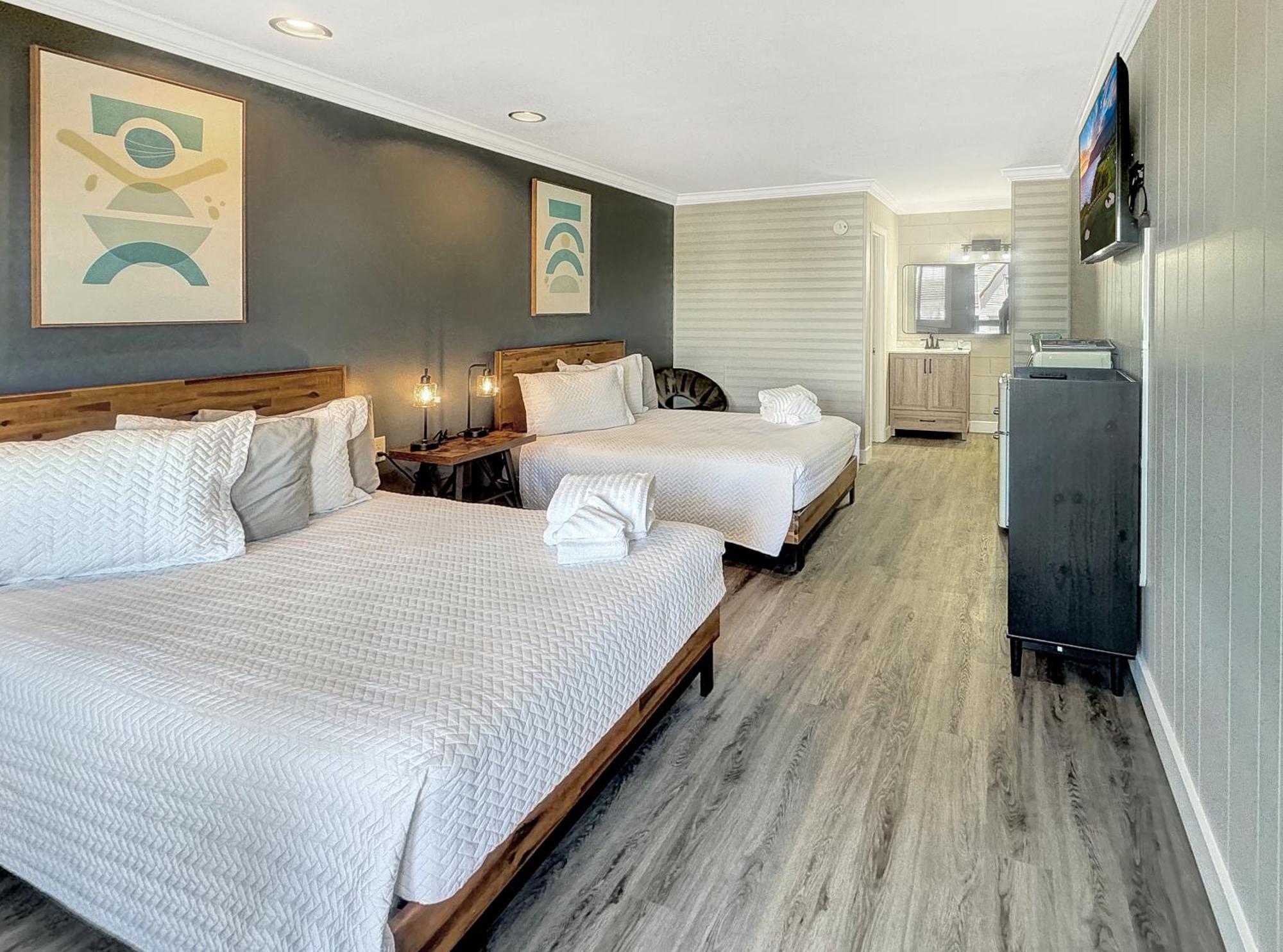 Hotel Dry Dock 2*