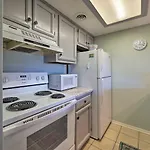 Quaint And Cozy Carolina Beach Condo Near Boardwalk!