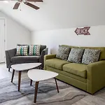 Spacious Beach Retreat