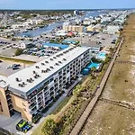 La Mare Vita - Oceanfront! Coastal, Cozy, Comfortable - Come Enjoy All That Carolina Beach Has To Offer! Villa