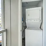 Bright Carolina Beach Condo - Walk To Shore!
