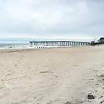Bright Carolina Beach Condo - Walk To Shore!