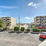 Bright Carolina Beach Condo - Walk To Shore!