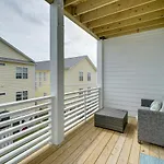 Modern Home With Rooftop Deck, Walk To Beach!