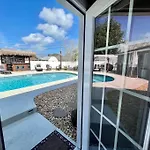 The Oasis - Heated Pool - Tiki Bar - Beach Life!