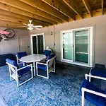 Lovely Condo, Pool, Steps To Beach, Dog Friendly,