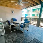 Lovely Condo, Pool, Steps To Beach, Dog Friendly,