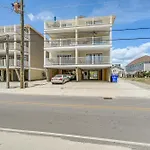 Carolina Beach Condo With Balcony Walk To The Ocean