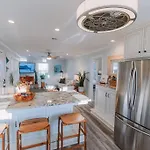 Dreamy Cottage 2 Blocks To Beach, Boardwalk & Lake