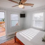 Dreamy Cottage 2 Blocks To Beach, Boardwalk & Lake