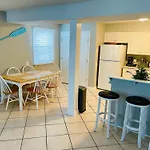 30 Sec To The Beach, Sun, Sand & Sunrises With A Family & Pet Friendly Backyard!