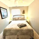 30 Sec To The Beach, Sun, Sand & Sunrises With A Family & Pet Friendly Backyard!