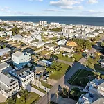5 Min Walk To Beach Roof Patio Office Garage Bbq