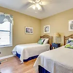 Carolina Beach Condo With Balcony Walk To The Ocean