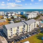 Suite Caroline. By The Beach And A Pool.