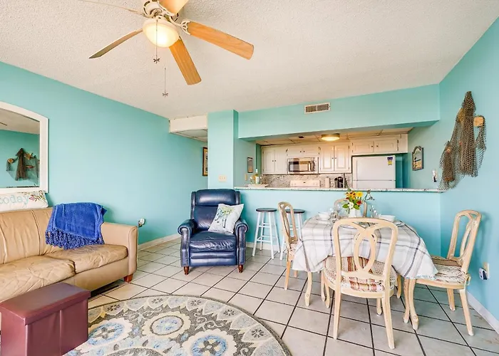Bright Carolina Beach Condo Public Beach On-Site