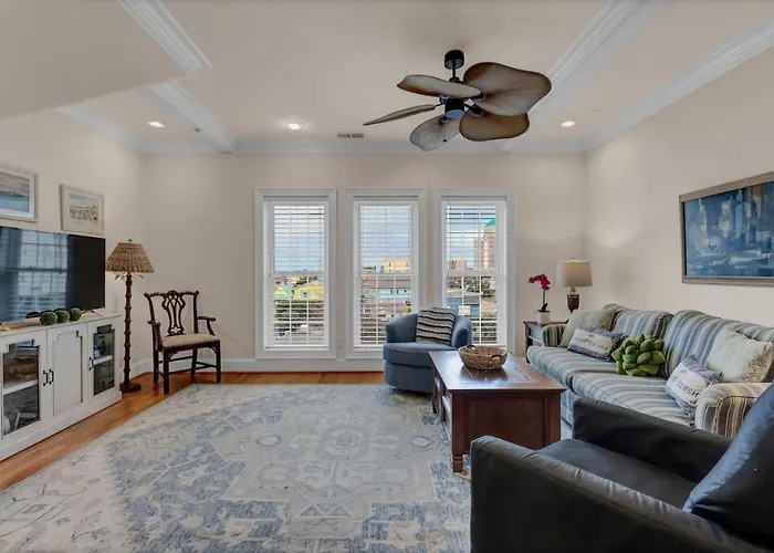 Coastal Escape On Lake Park