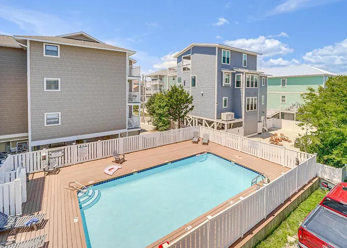 Carolina Beach Condo With Balcony Walk To The Ocean