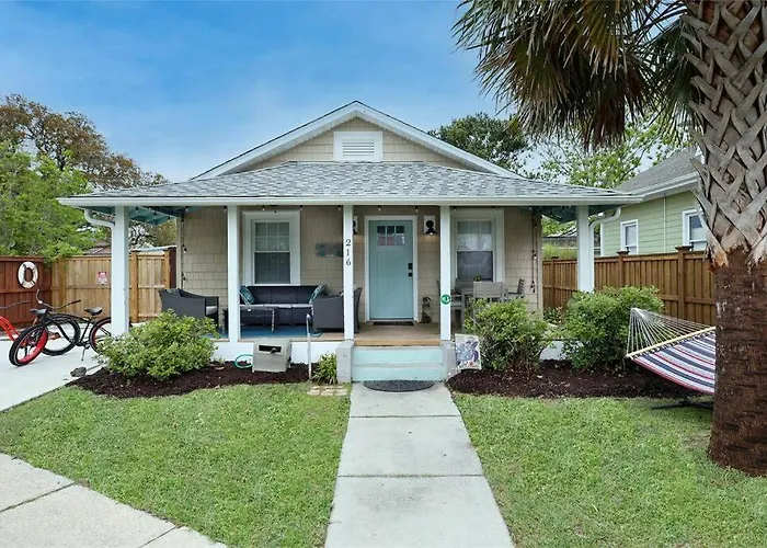 1 Block From Beach & Boardwalk Free Parking Great Porch