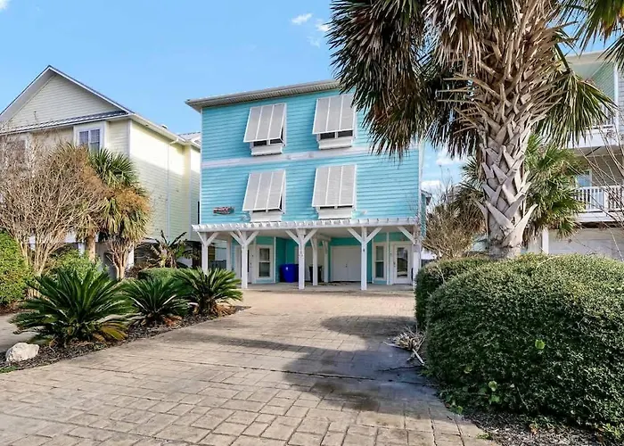 Salty Dog-A Block From The Beach