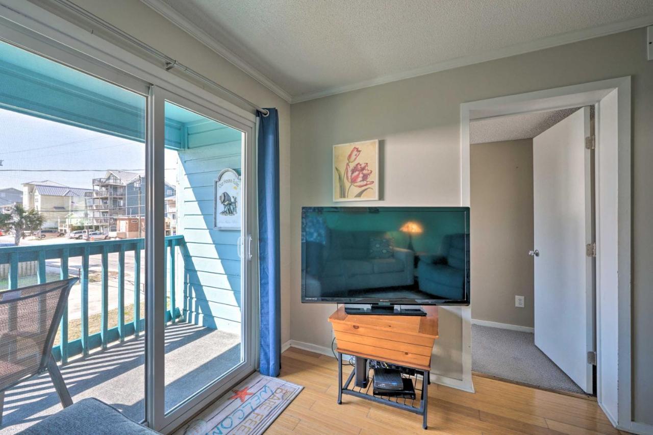 With Balcony And Pool Walk To 2 Beach Accesses! Apartment *