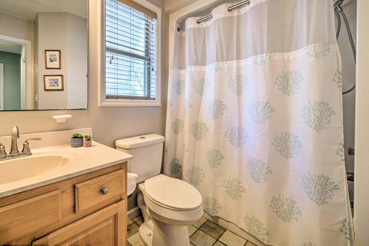 Coastal Hideaway About Half Mi To And Boardwalk! Holiday home Carolina Beach