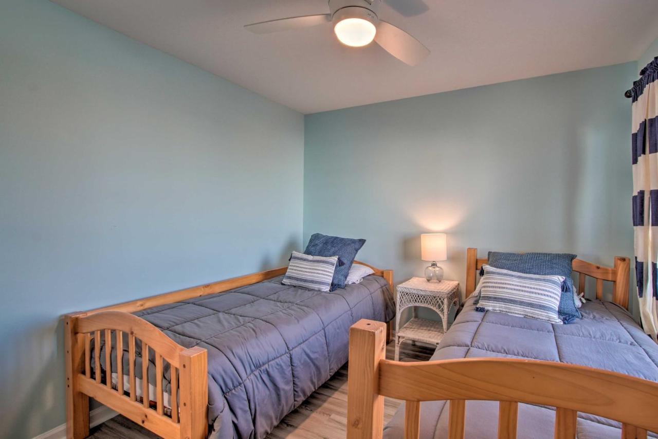 Ocean-view With Deck, Steps To Carolina Beach! Apartment Carolina Beach