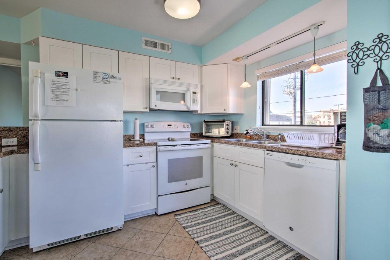 Ocean-view With Deck, Steps To Carolina Beach! Apartment *