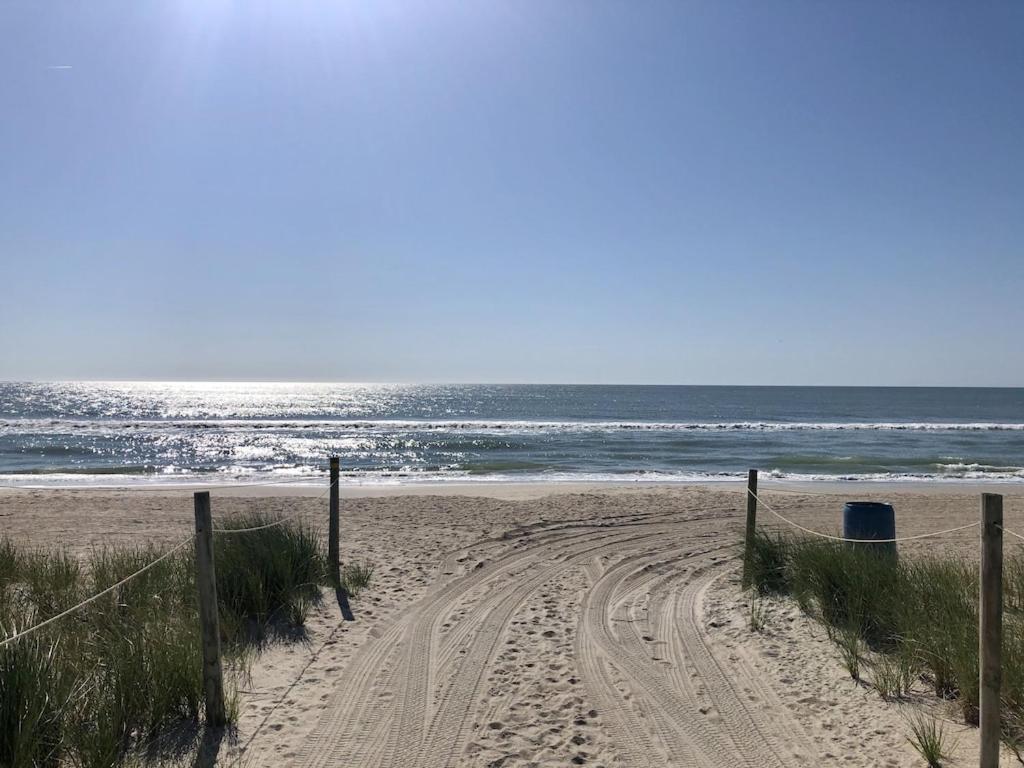 Newly Renovated With Stunning Water Views! Monthly And Weekly Specials! *