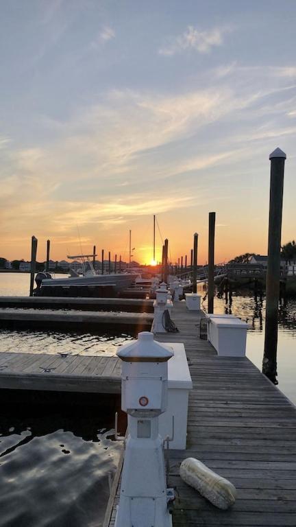 Newly Renovated With Stunning Water Views! Monthly And Weekly Specials! *