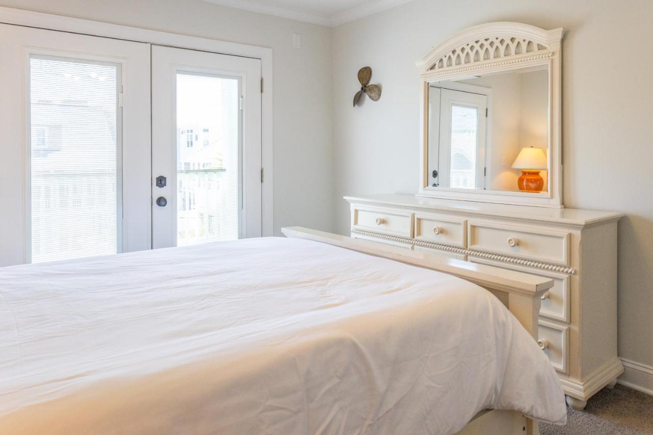 Spacious Retreat Carolina Beach