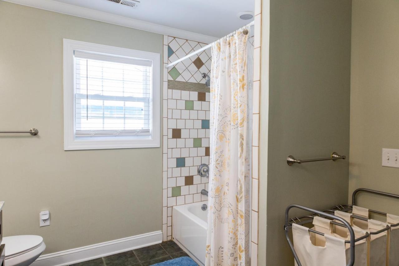 Spacious Retreat Holiday home Carolina Beach