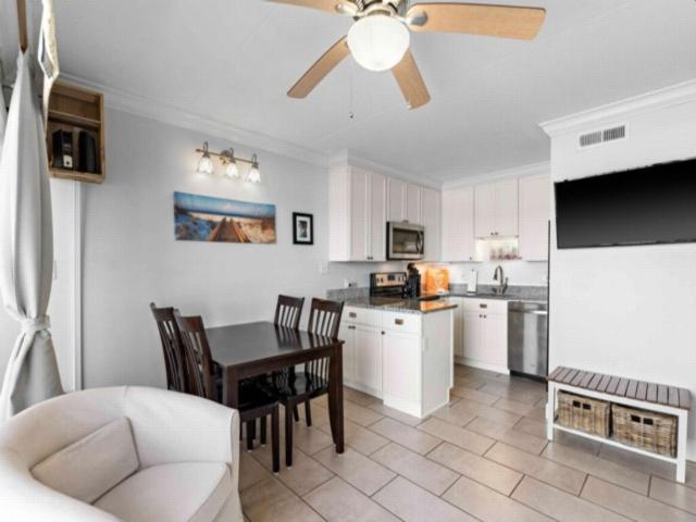 Apartment Southern Comfort: Oceanfront With Panoramic Views