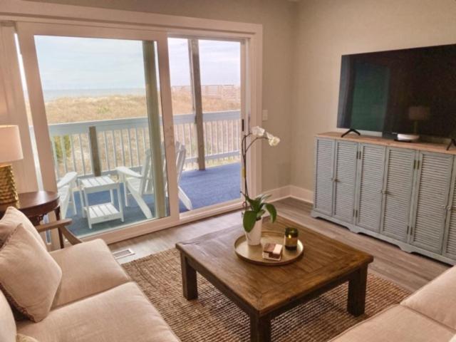 Driftwood Cottage: Oceanfront Retreat Carolina Beach