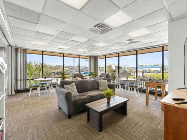 Southern Comfort: Oceanfront With Panoramic Views Apartment