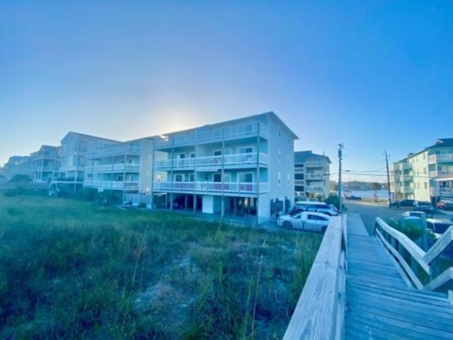 Driftwood Cottage: Oceanfront Retreat Apartment