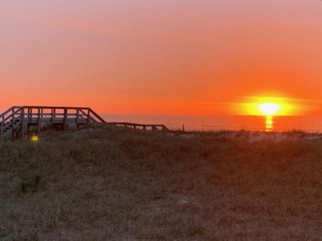 Apartment Driftwood Cottage: Oceanfront Retreat Carolina Beach