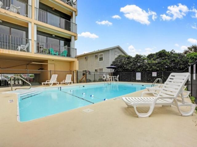 Apartment La Mare - Oceanfront! Coastal, Cozy, Comfortable - Enjoy That Carolina Has To Offer! Carolina Beach
