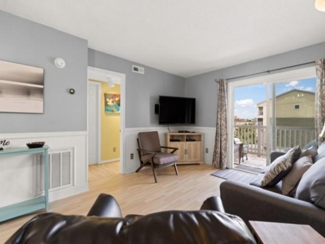 Pebbles: Oceanfront Retreat Apartment Carolina Beach