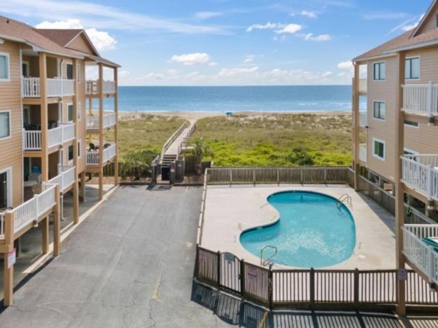 Pebbles: Oceanfront Retreat