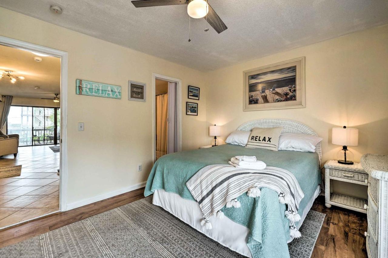 Coastal With Pool Access - Steps To Apartment