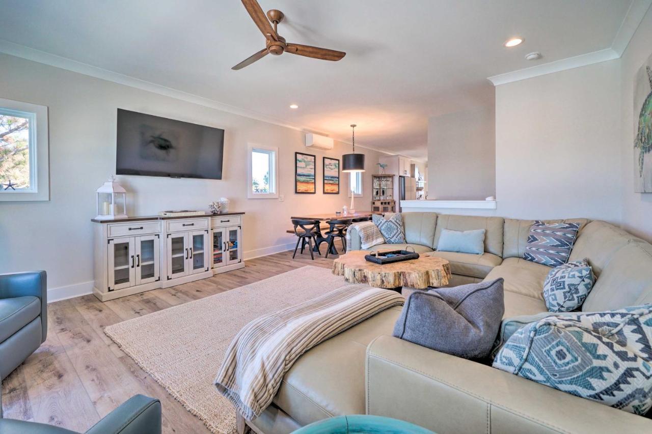 Modern With Rooftop Deck, Walk To Beach! Holiday home