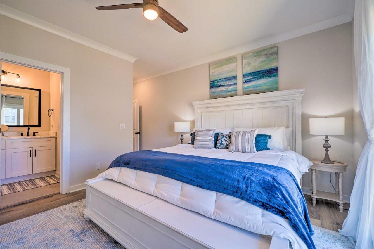 Holiday home Modern With Rooftop Deck, Walk To Beach! Carolina Beach