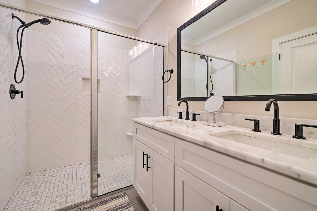 Modern With Rooftop Deck, Walk To Beach! * Carolina Beach