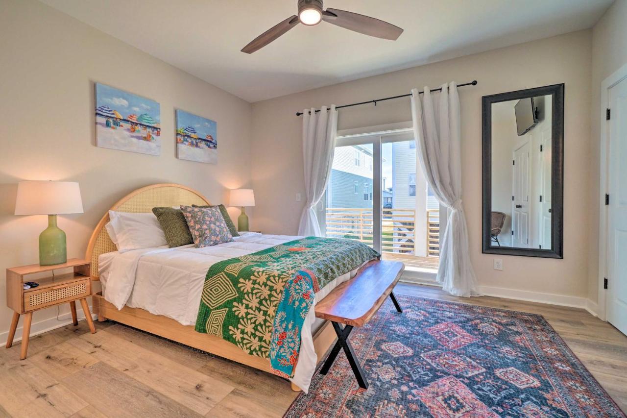 Modern With Rooftop Deck, Walk To Beach! Holiday home Carolina Beach