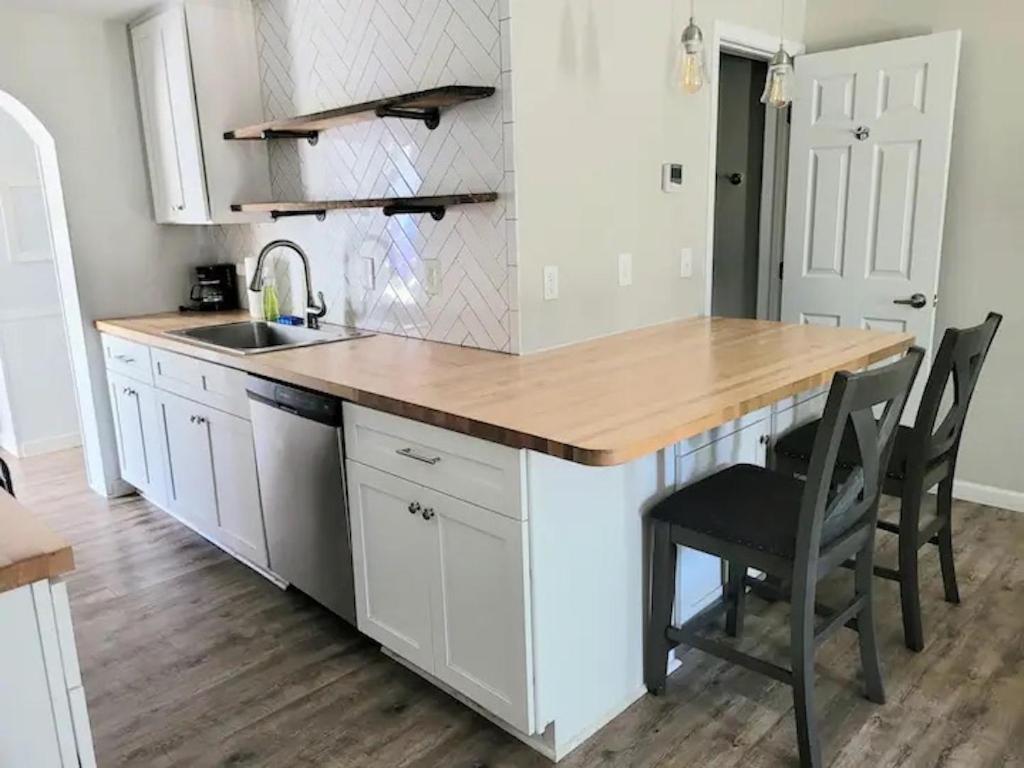 Beachwood Bungalow B *