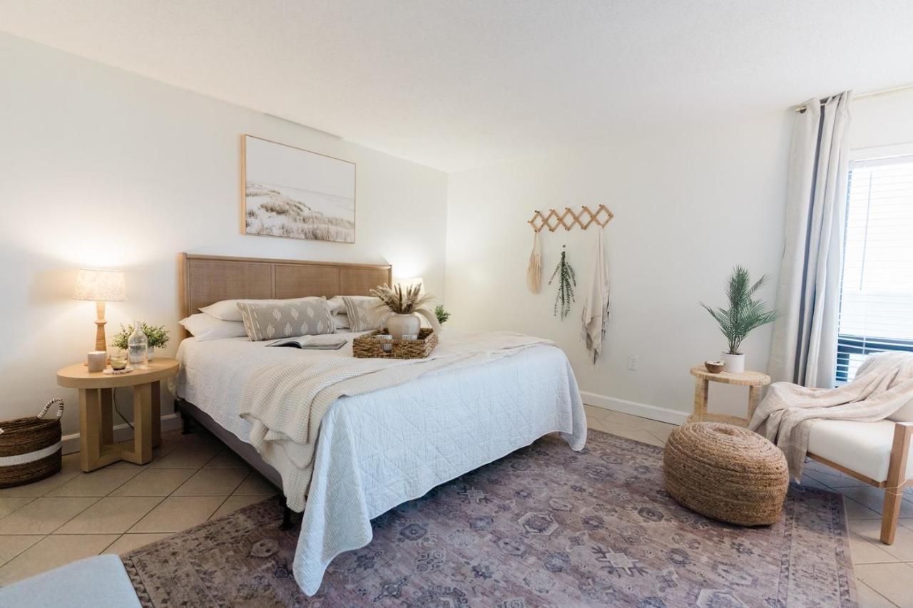 0912 White Linen By Atlantic Towers * Carolina Beach