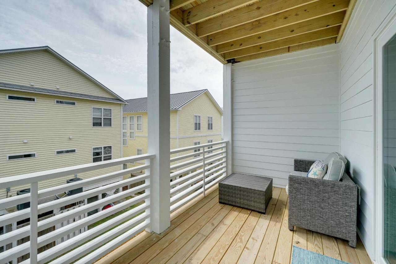Modern With Rooftop Deck, Walk To Beach! Carolina Beach